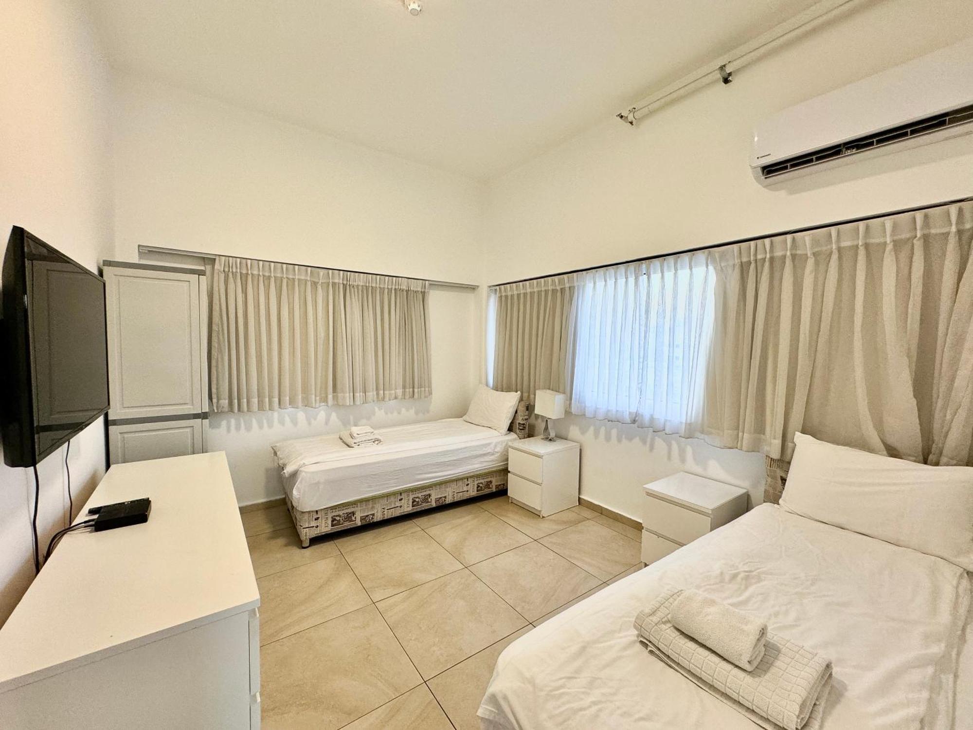 Begin19 Apartments & Hostel Tel Aviv Eksteriør billede